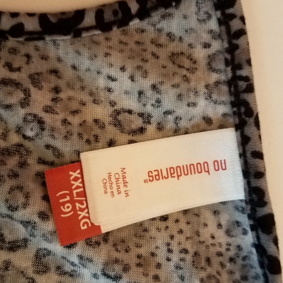 Women's Black and Gray Leopard Print Knit Top - Picture 4 of 4